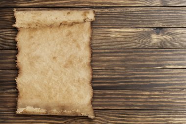 Ahşap arka planda eski kağıt