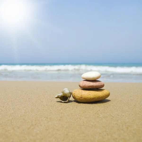 Kamienie zen na plaży — Zdjęcie stockowe