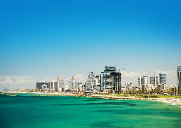 Sea coast and the view of the Tel Aviv from Old Jaffa — Stock Photo, Image