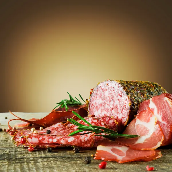 Smoked sausage with rosemary and peppercorns — Stock Photo, Image