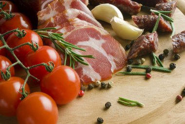 dilimlenmiş jambon füme