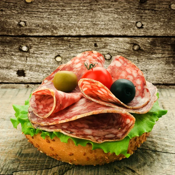 Salami and lettuce — Stock Photo, Image
