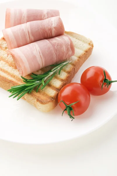 로즈마리와 햄의 조각 — 스톡 사진