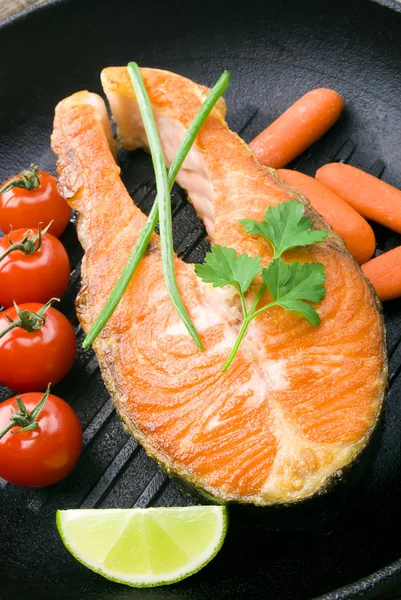 Salmon with vegetables — Stock Photo, Image