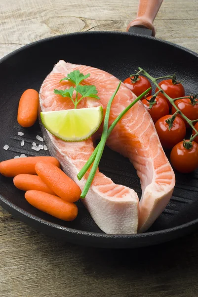 Salmon on pan — Stock Photo, Image
