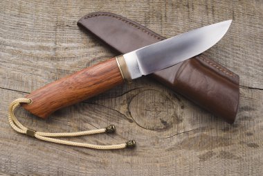 Av bıçağı ve kınalı kılıç.