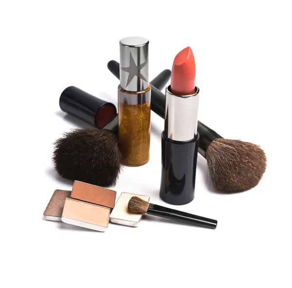 Lippenstifte, Lidschatten und Pinsel — Stockfoto