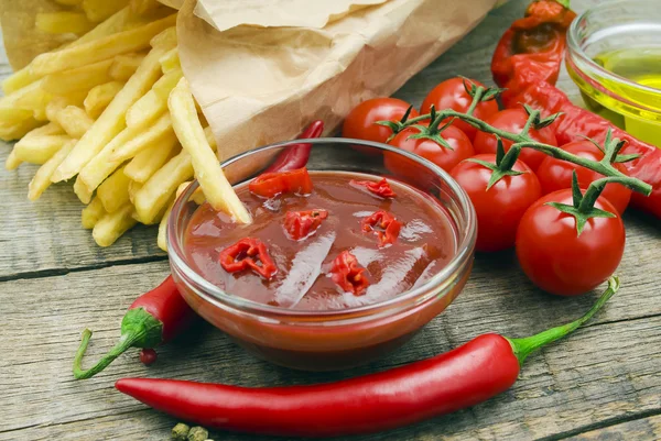 Fries with ketchup,tomatoes and pepper — Stock Photo, Image