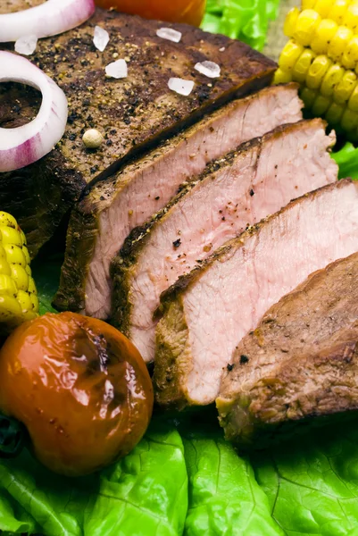 Beef steaks with  vegetables — Stock Photo, Image