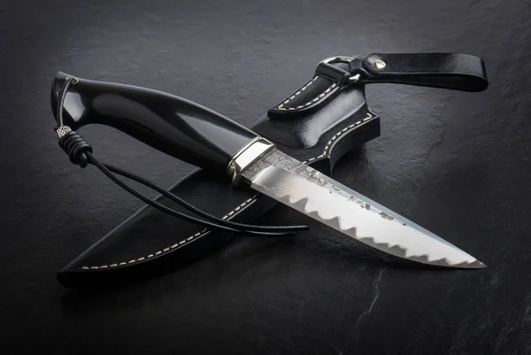 Μαχαίρι Κυνηγιού Χειροποίητο Μαύρο Φόντο — Φωτογραφία Αρχείου