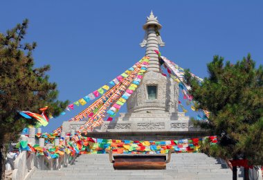 Budist stupa yakınındaki wusutuzhao Tapınağı, daqing dağ, iç mo
