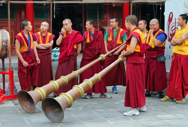 Hohhot, İç Moğolistan - jule 12: rahipler hazırlamak için bir