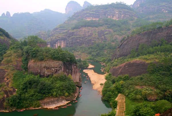 Forsränning på floden av nio böjar, Wuyishans, Kina — Stockfoto