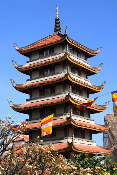 Buddhistická pagoda vinh nghiem v ho či Minově městě (Saigonu), vietna — Stock fotografie