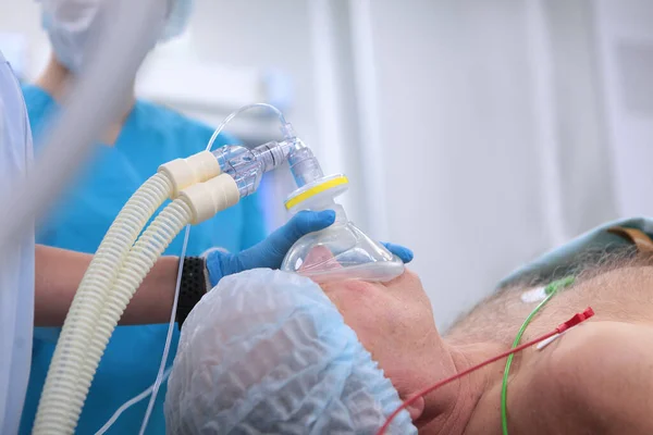 Einführung Die Vollnarkose Vor Der Operation Nahaufnahme Atemmaske Auf Dem — Stockfoto