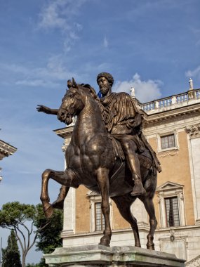marcus aurelius Roma atlı heykeli