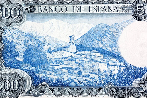 Άποψη Του Βουνού Canigou Χωριό Vignolas Oris Από Ισπανικά Χρήματα — Φωτογραφία Αρχείου