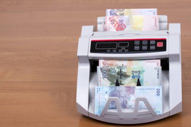Sao Tome ve Principe parası - Dobralar sayım makinesinde