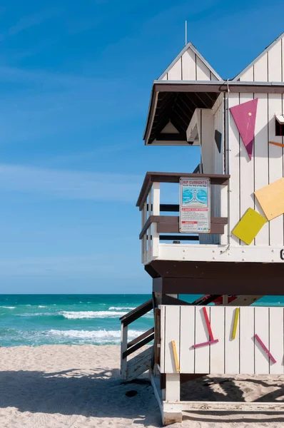 Egy Közeli Vízimentő Torony Strandon South Miami Beachen Floridában Függőleges — Stock Fotó