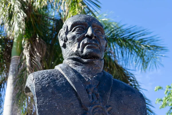 Статуя Бенито Хуарес Плайя Дель Кармен Мексика Заднем Плане Голубое — стоковое фото