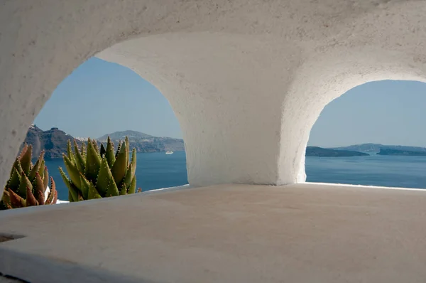Detalles Arcos Una Chimenea Con Vistas Mar Oia Grecia Fondo —  Fotos de Stock