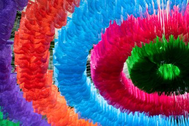 Çok renkli dikdörtgen bayraklar. Şenlik dekorasyonu. Meksika 'da kutlama pankartları.