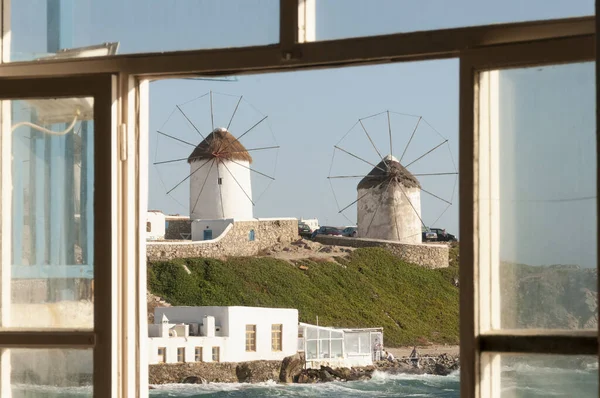 Blick Aus Einem Fenster Historischer Mühlen Auf Der Insel Mykonos — Stockfoto