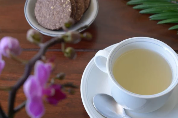 Eine Weiße Tasse Und Untertasse Mit Einem Löffel Gefüllt Mit — Stockfoto