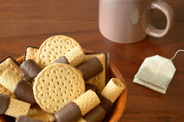 Tigela Cheia Biscoitos Rolos Waffle Chocolate Saco Chá Não Utilizado — Fotografia de Stock