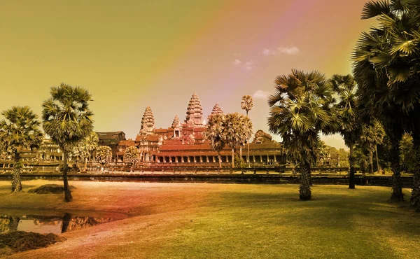 夏の風景アンコール ヒンズー教の寺院の複合体は 神Vishnu Instagramフィルターに捧げ — ストック写真
