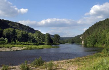 Yaz manzarası Beyaz Nehir Güney Ural