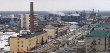 Sanayi bölgesinin kasvetli üst görüntüsü