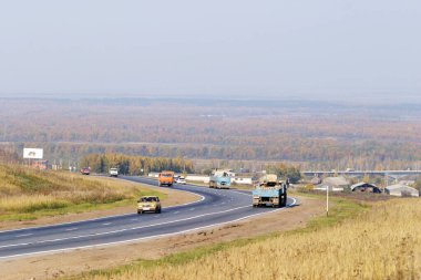 sonbahar manzara otoyol alanları ve ormanları Tataristan