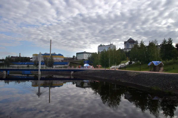 Cityscape Bridge Lovers Almetyevsk Summer — Stock Photo, Image