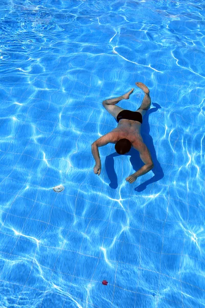 Piscine Eau Azur Isolée Nageur Dans Eau — Photo