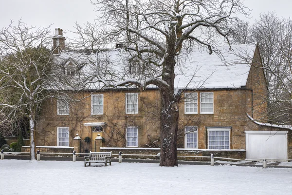 Cotswold casa no inverno — Fotografia de Stock