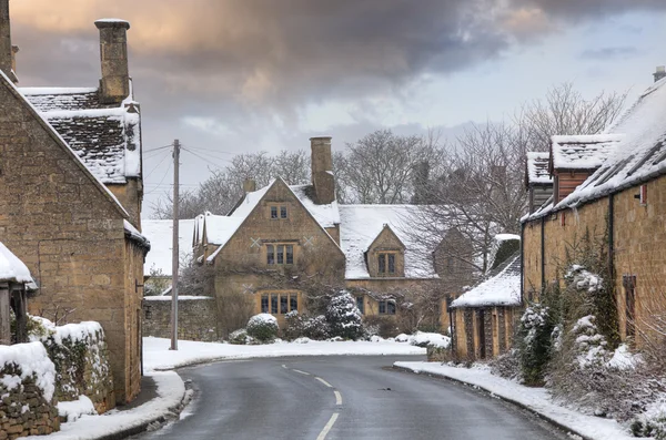 Cotswold Köyü karda — Stok fotoğraf