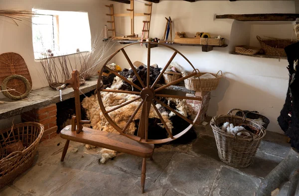 Traditional spinning wheel — Stock Photo, Image