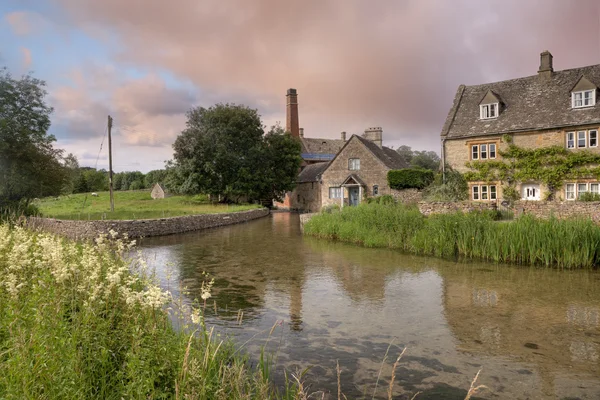 Pretty Cotswolds village — Stock Photo, Image