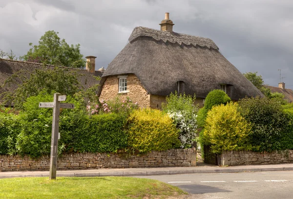 Rieten cottage — Stockfoto