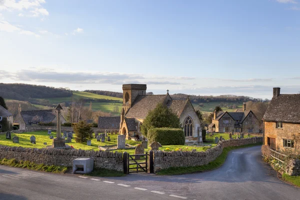 Schneehügeldorf, Cotswolds — Stockfoto