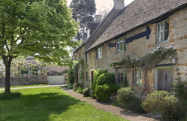 Terrasserade stugor, cotswolds — Stockfoto