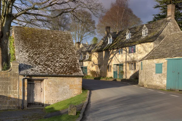 Schneehügeldorf, Cotswolds — Stockfoto