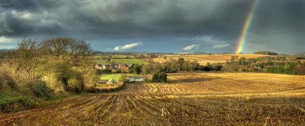 Regenbogen über Clent — Stockfoto