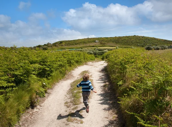 Boy on holiday running for joy — Stock Photo, Image