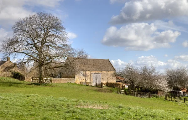Old hay barn at Bourton-on-the-Hill — Stock Photo, Image
