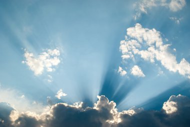 Sun ray gökyüzünde