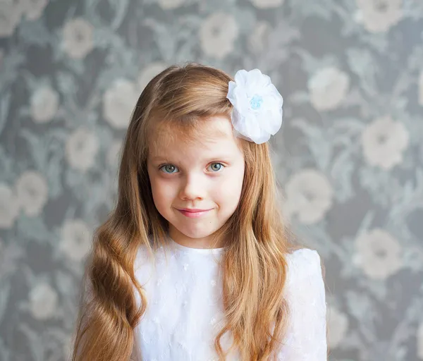 Cute little girl — Stock Photo, Image