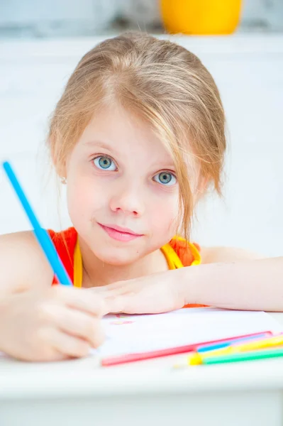 Girl draw — Stock Photo, Image