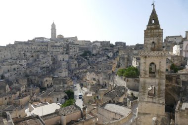 Sasso Barisano 'daki San Pietro Barisano kilisesinin arkasındaki Matera Panoraması.